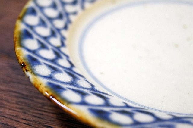 砥部焼 中田窯 5寸リム皿 （すずらん） | 内田屋通販