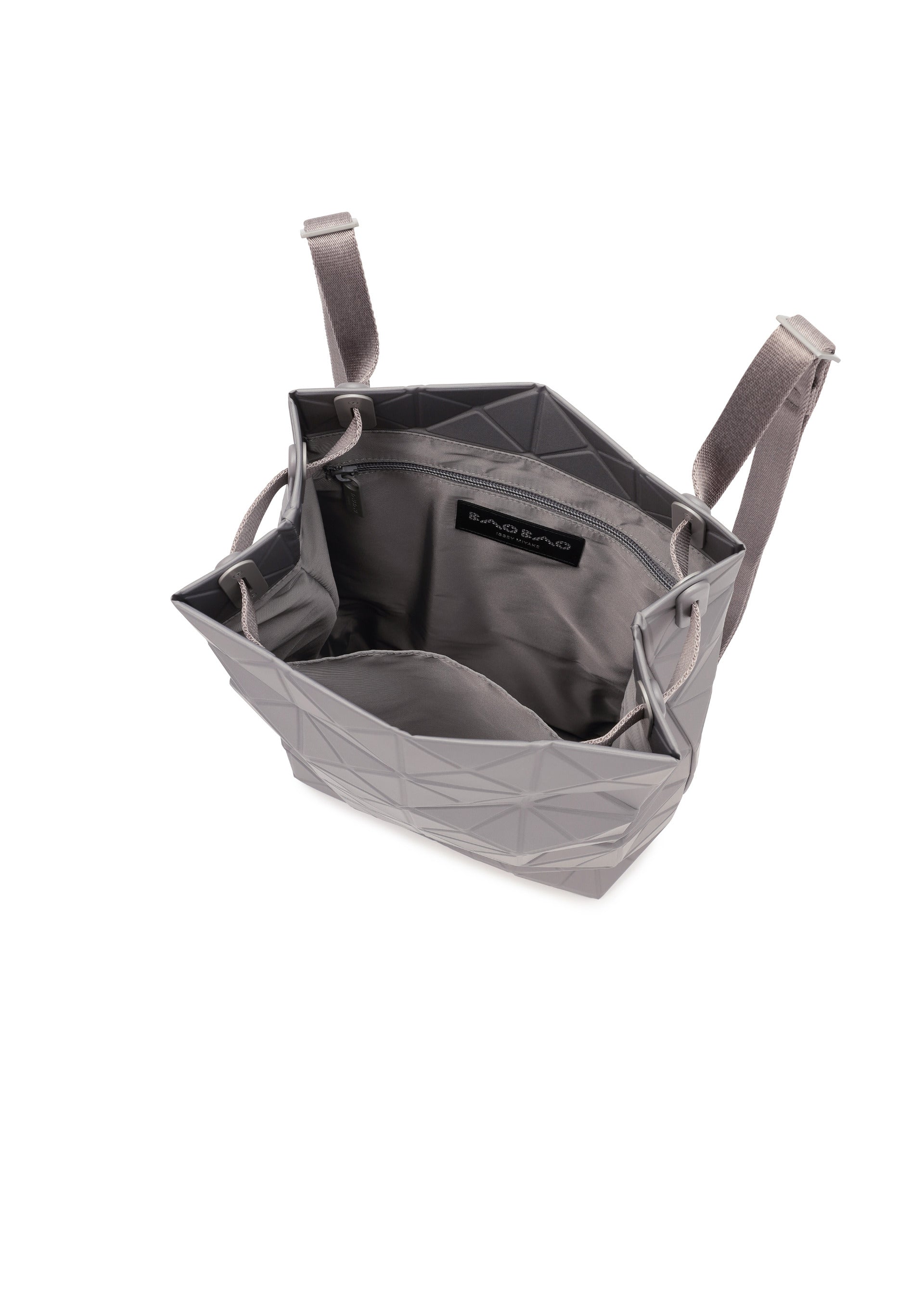 TRACK – ISSEY MIYAKE ONLINE STORE