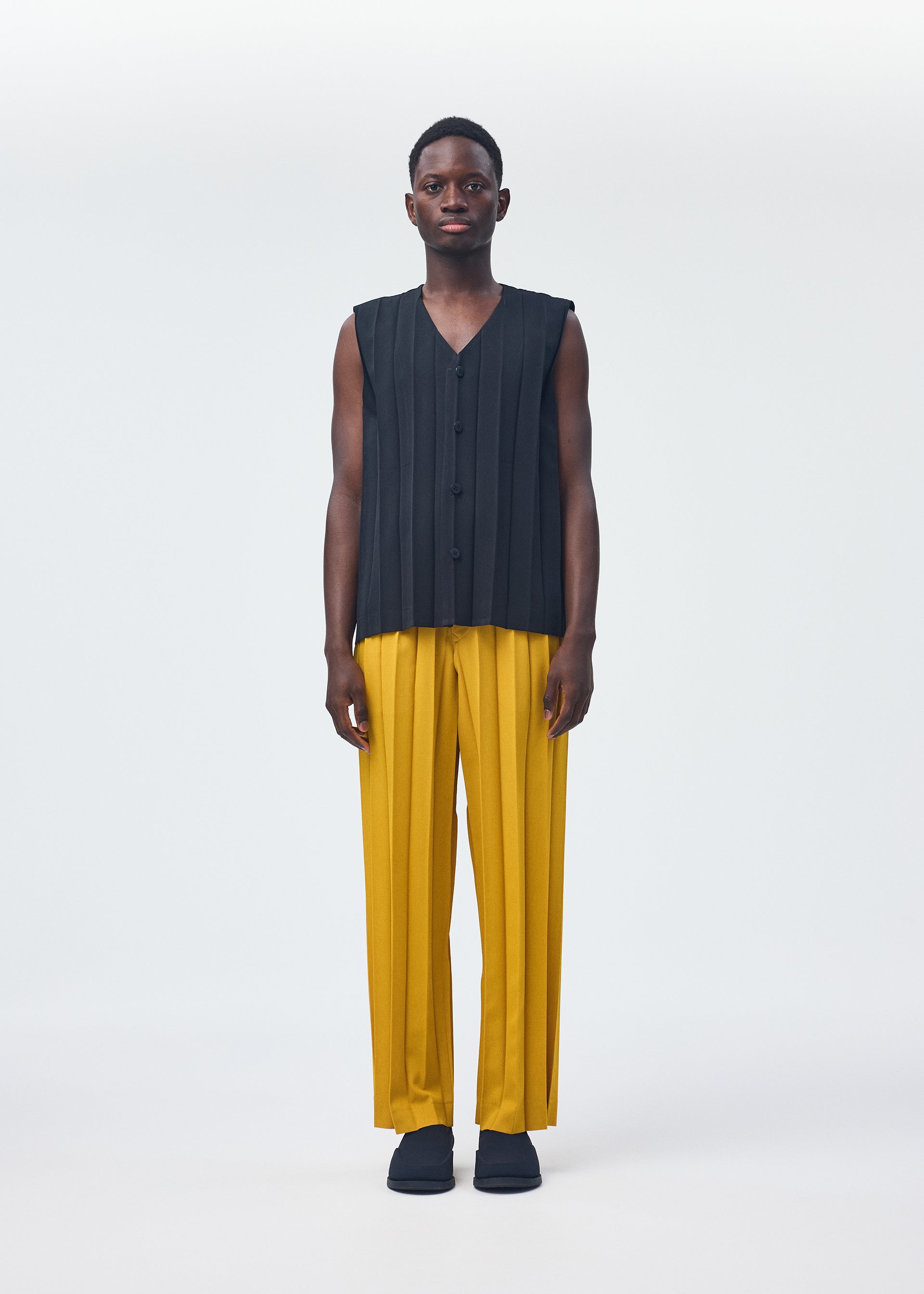 MEN / TOPS / VESTS – ISSEY MIYAKE ONLINE STORE