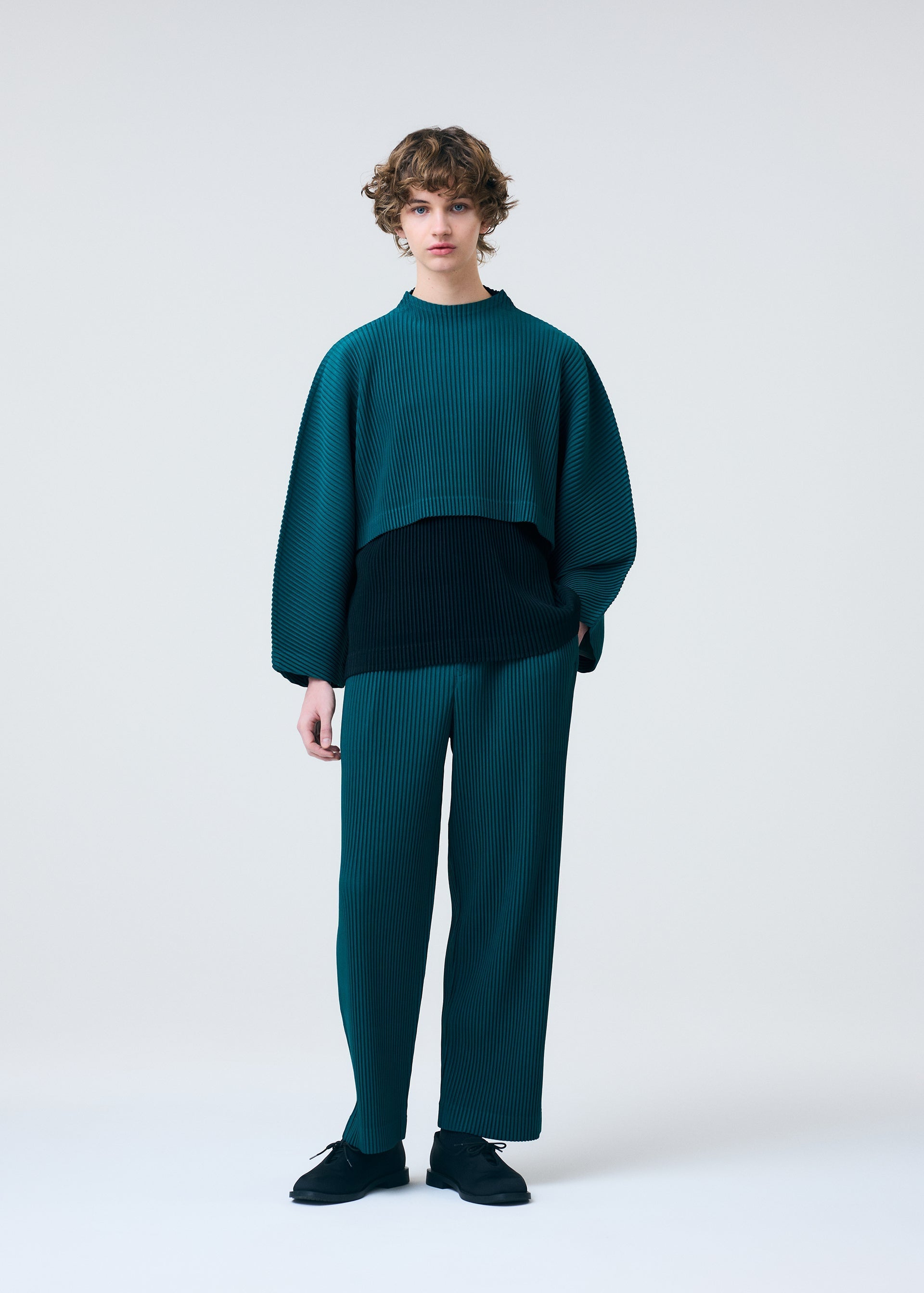 MEN / PANTS – ISSEY MIYAKE ONLINE STORE