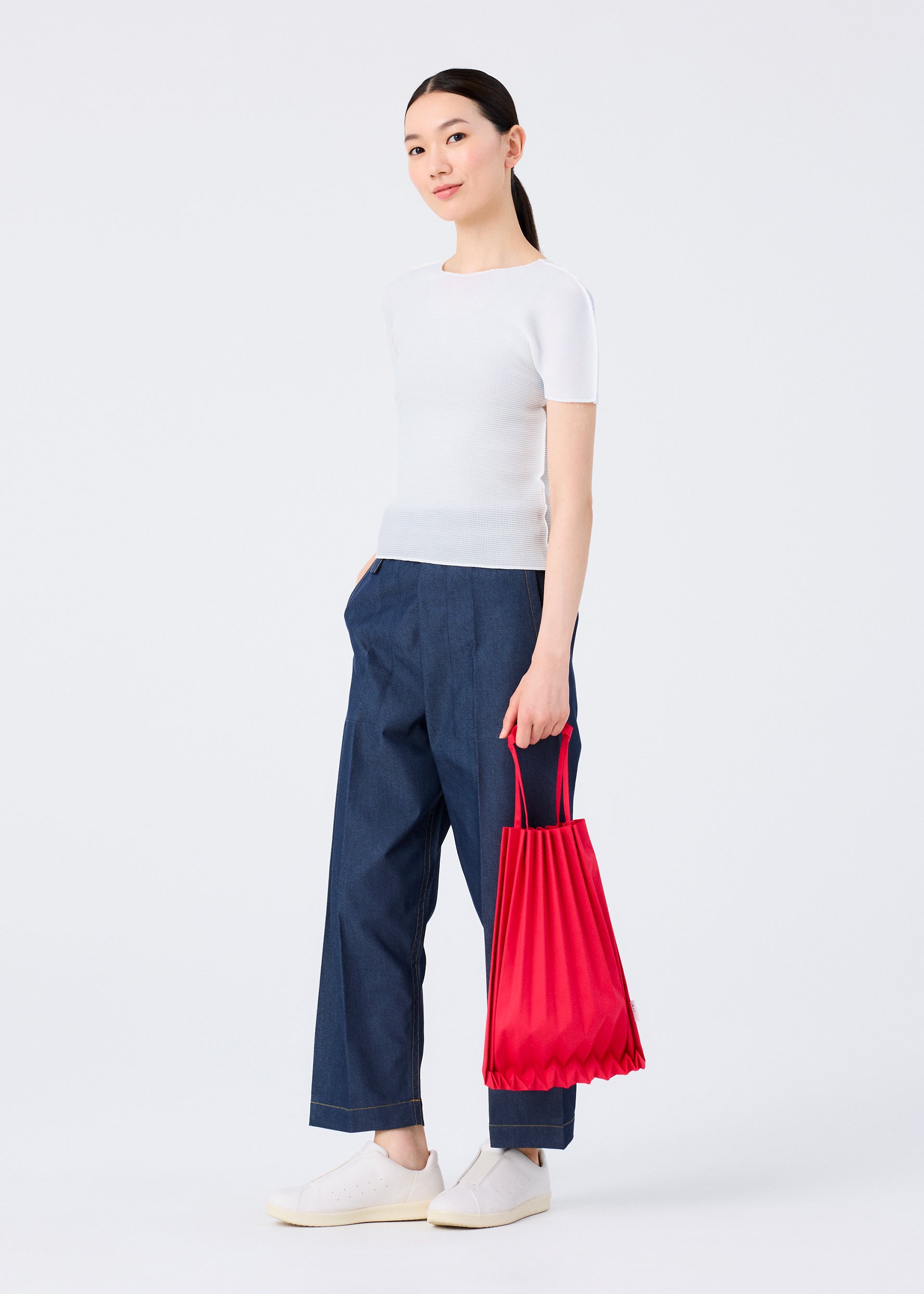 ME ISSEY MIYAKE / TRUNK PLEATS BAG – ISSEY MIYAKE ONLINE STORE