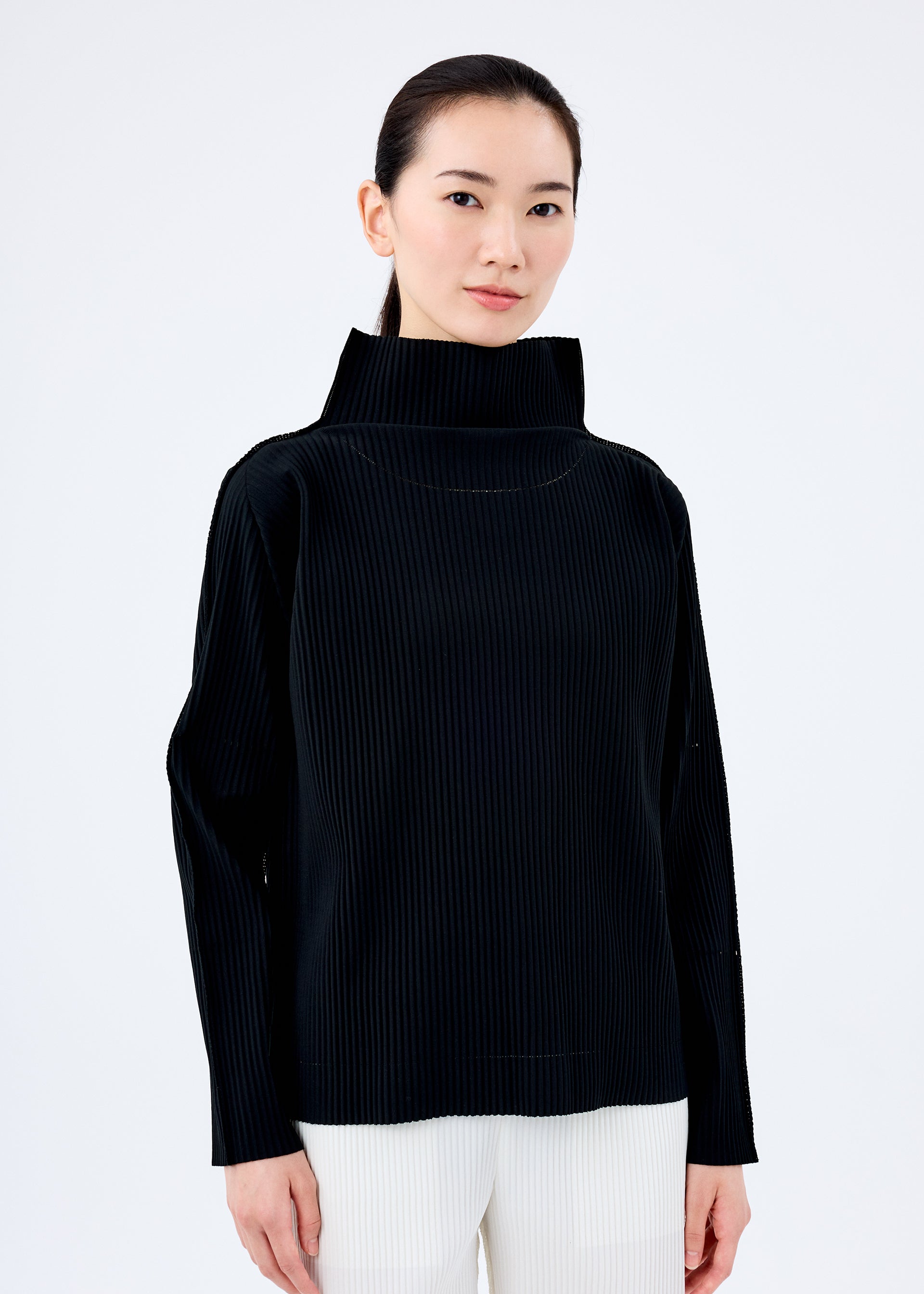 FINE KNIT PLEATS BLACK – ISSEY MIYAKE ONLINE STORE