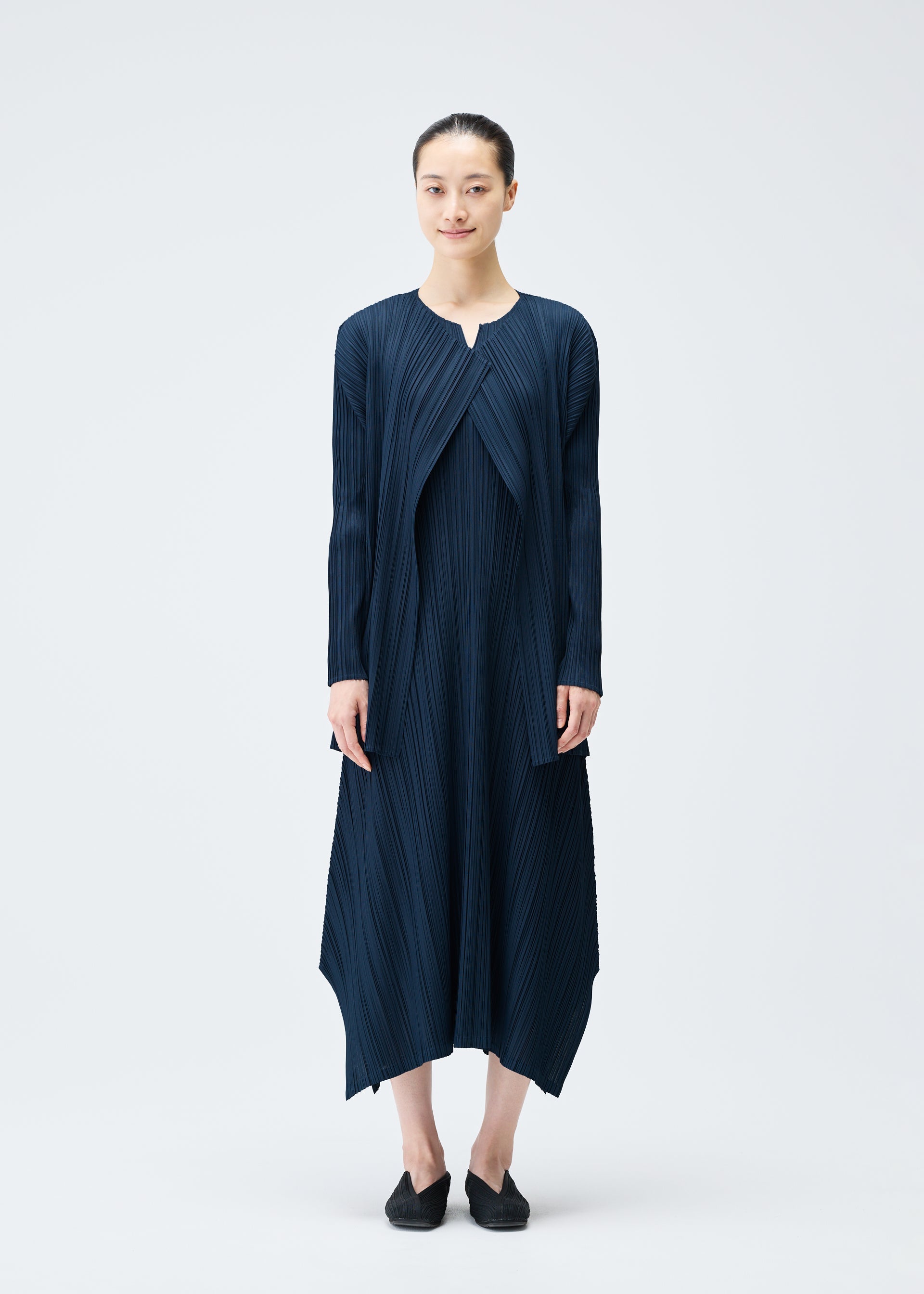 MELLOW PLEATS – ISSEY MIYAKE ONLINE STORE