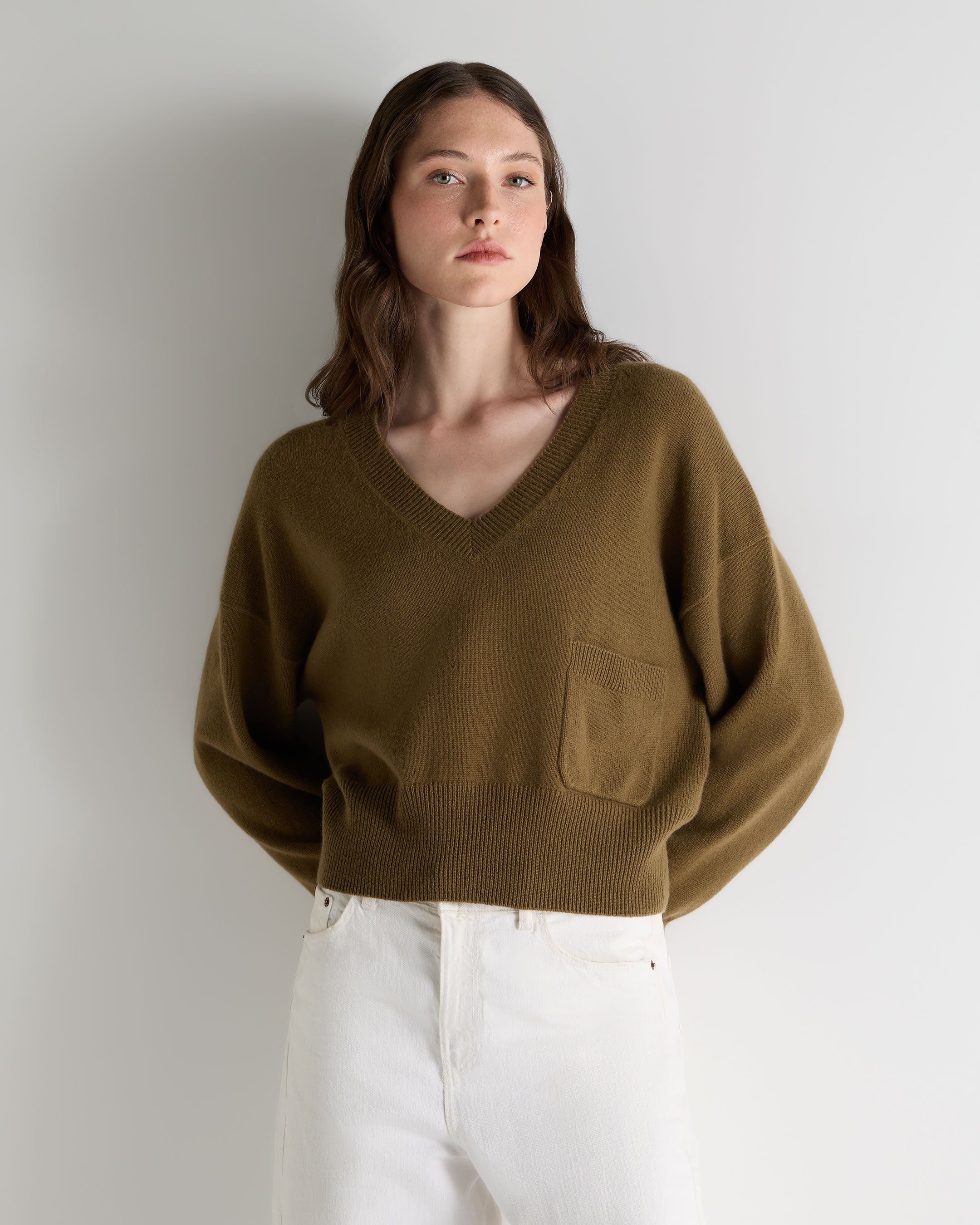 Women's Cropped V Neck Cashmere Sweater Cinnamon Brown | N.Peal