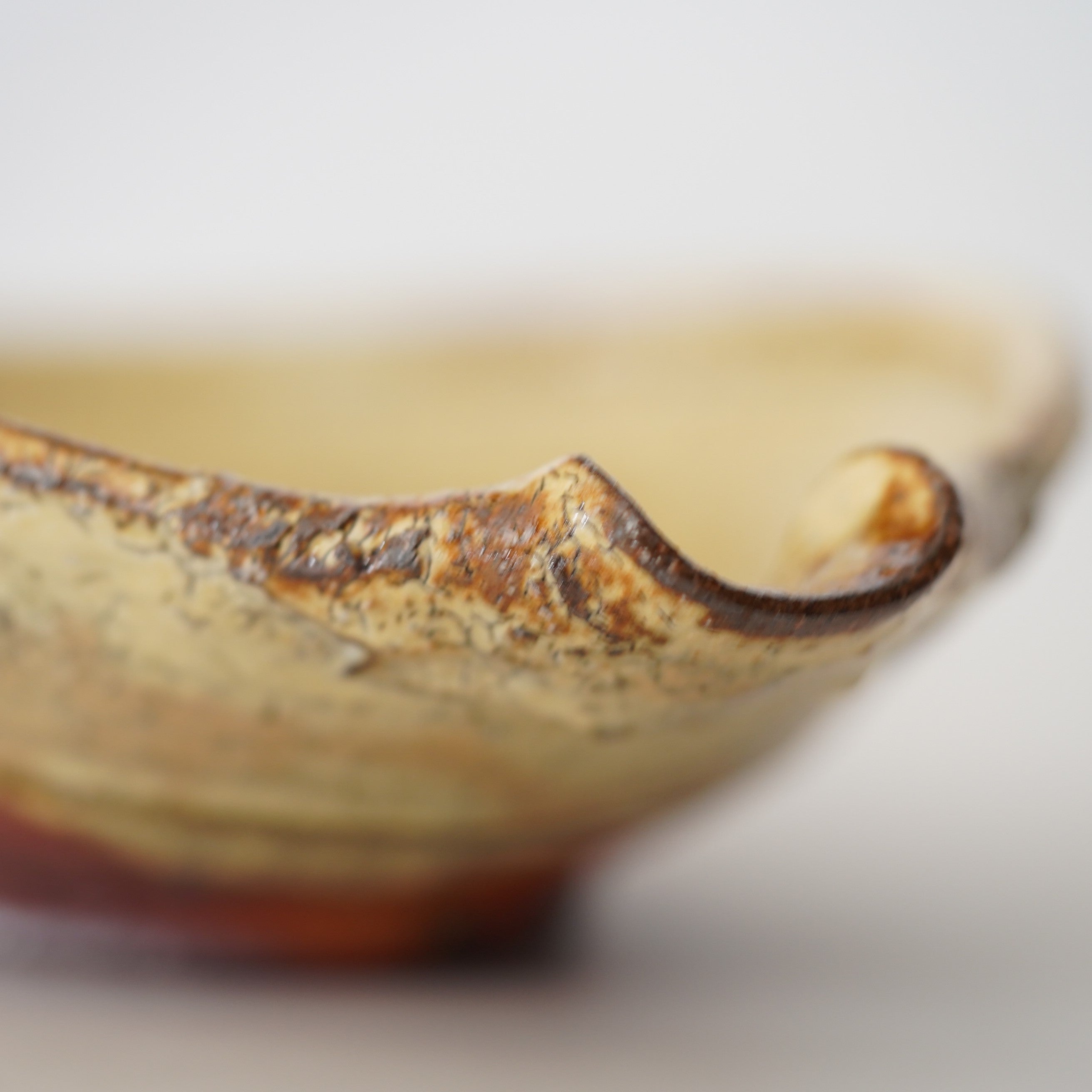 工藤和彦】黄粉引平片口鉢 – うつわ御結