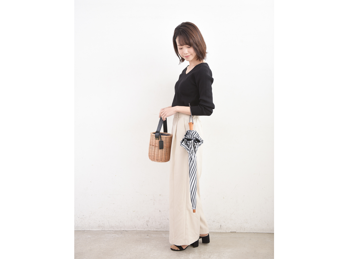 2段折 フリル / 白黒ストライプ | 完全遮光日傘｜サンバリア100