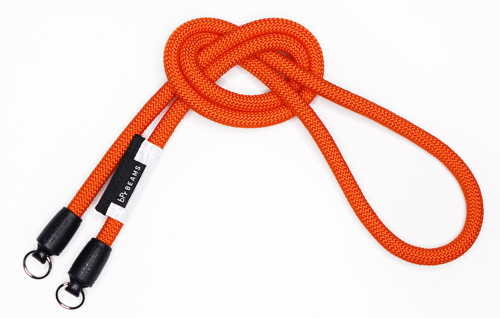 話題のおしゃれカメラストラップがビームス別注で、よりキャッチーな1