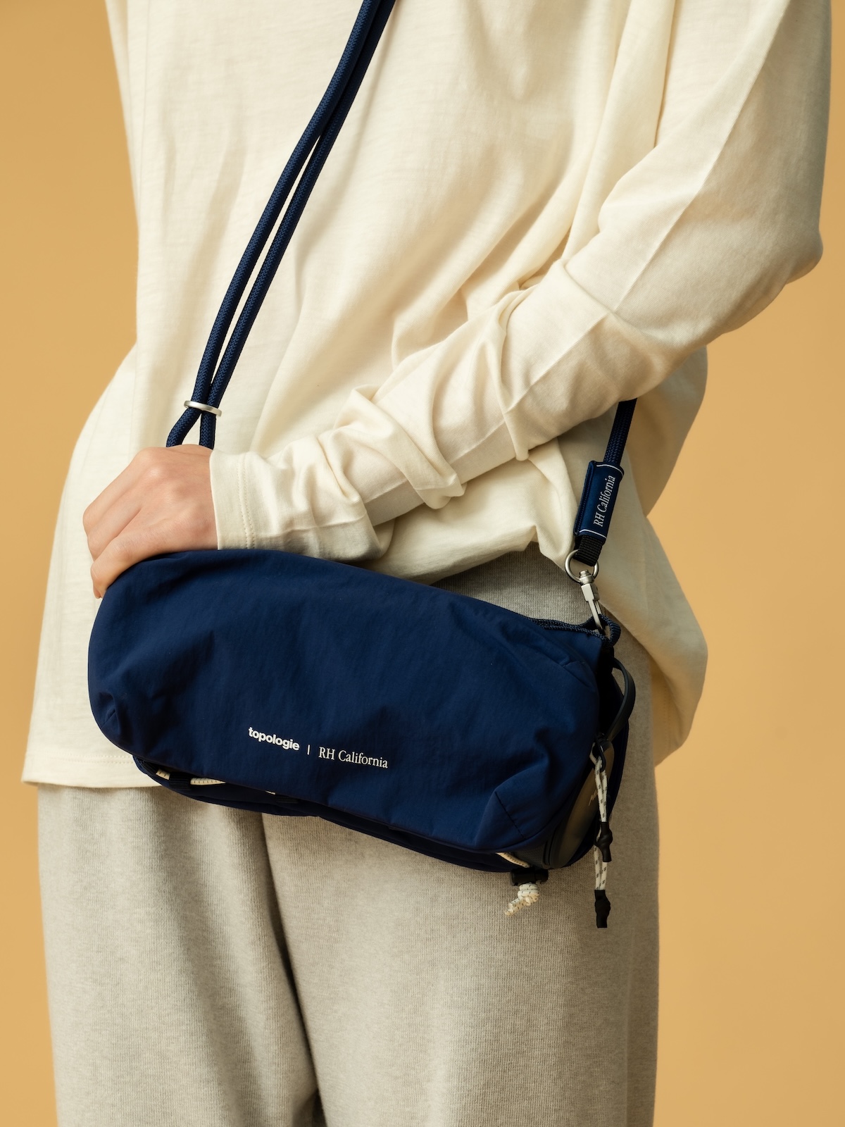 ロンハーマンのブランドカラーを採用した、トポロジーによるデイリーな