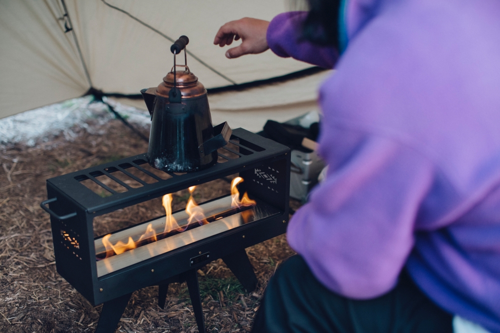 キャンプオーパーツのテント暖炉が話題沸騰！ 煙突レス仕様って実際