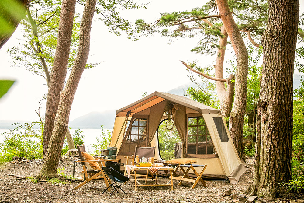 レトロな外観がソソるogawaの名作ロッジ型テントが、TC素材をまとって