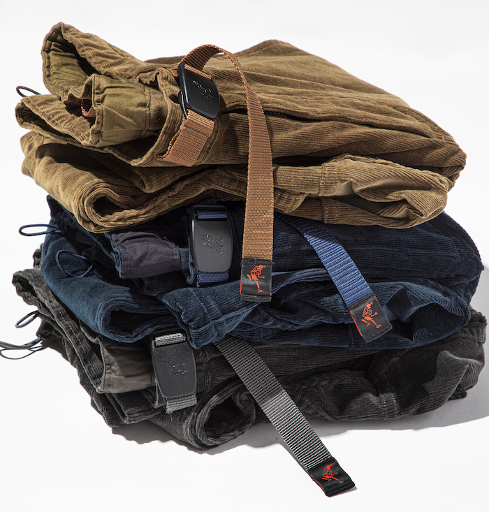 ノンネイティブ×グラミチの新作パンツは、コーデュロイで仕立てた秋の