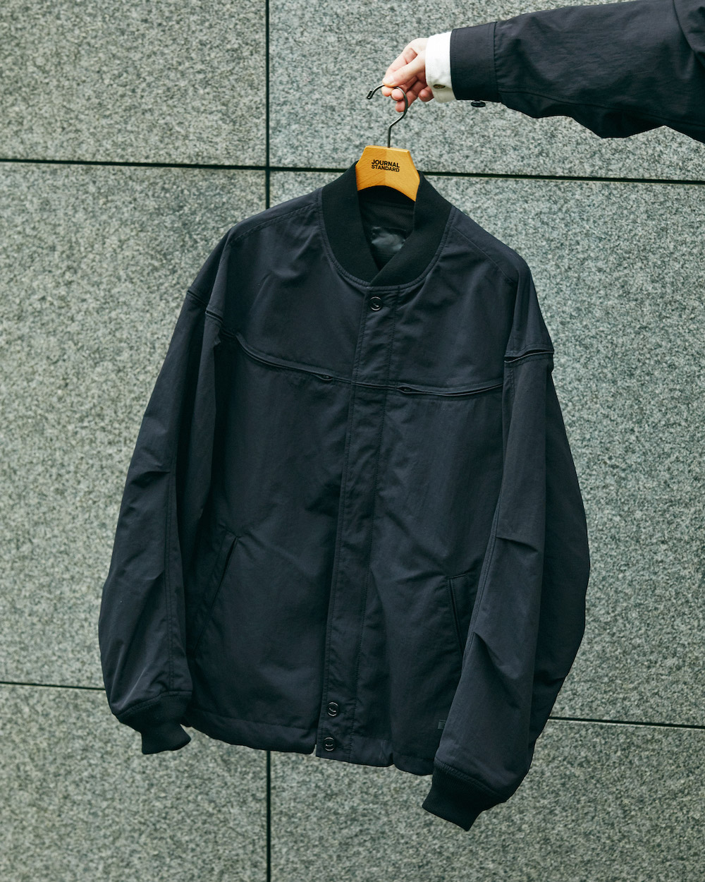 ジャーナルスタンダードが漆黒カラーで引き締めた、ダイワピア39の洗練