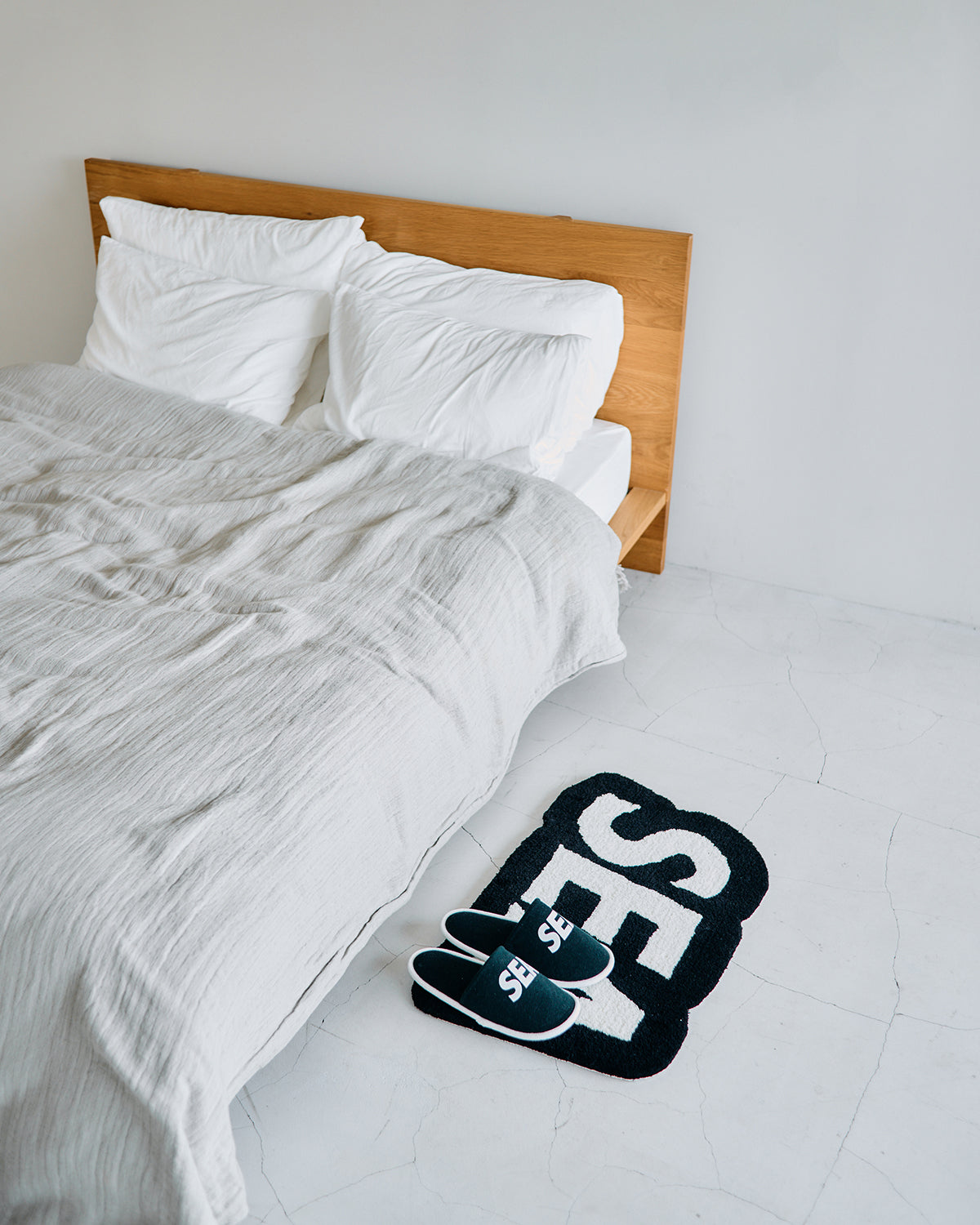 MIYOSHI RUG x SEA SLIPPERS – WIND AND SEA