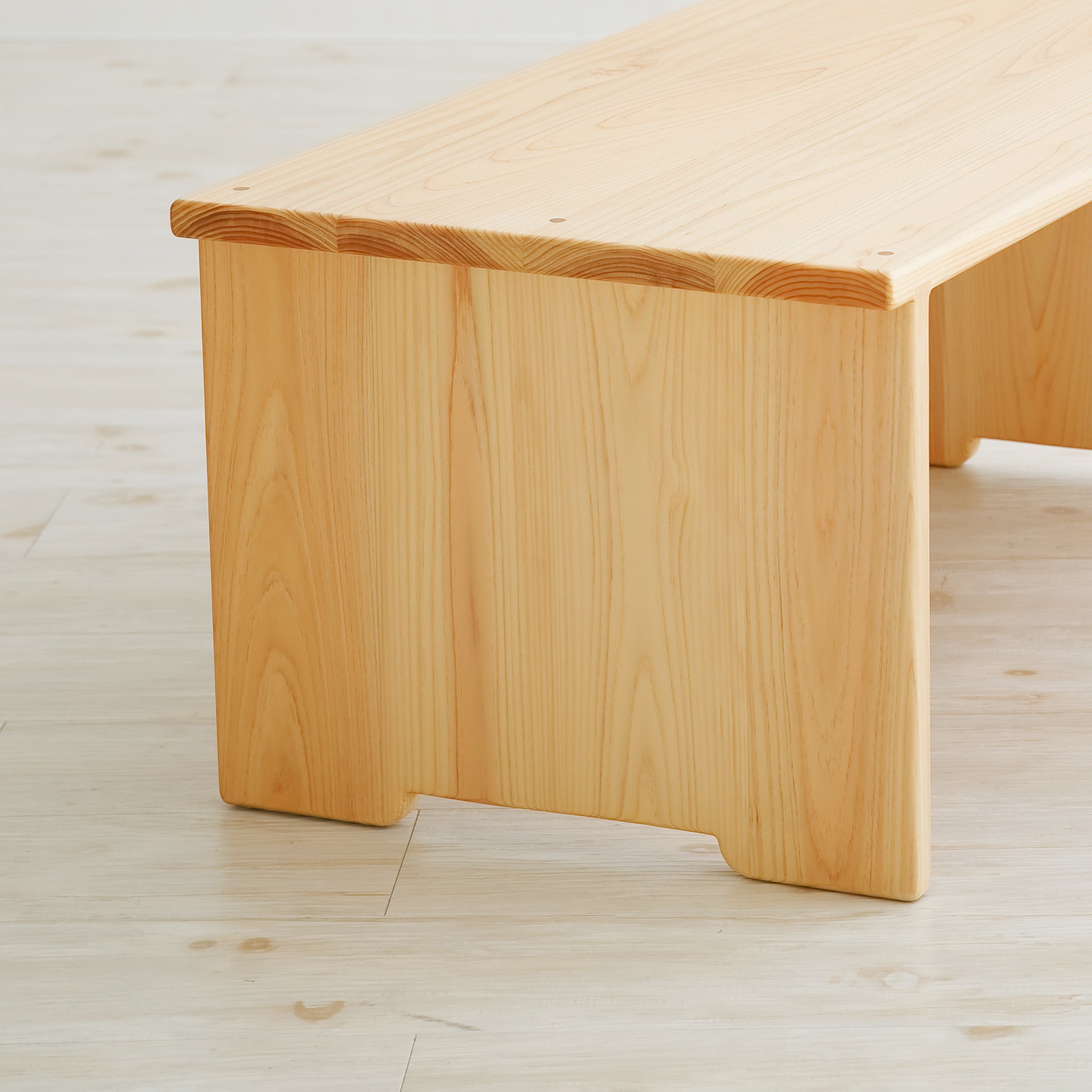 高さ違いの2枚セットのキッズテーブル – なかよしライブラリー