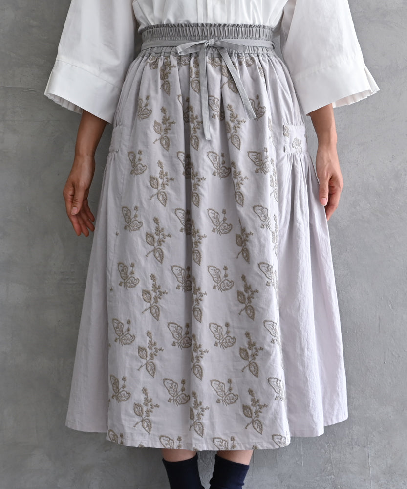 綿ローン生地〉梅小花刺繍 ギャザースカート (muk219) – WOOL STUDIO