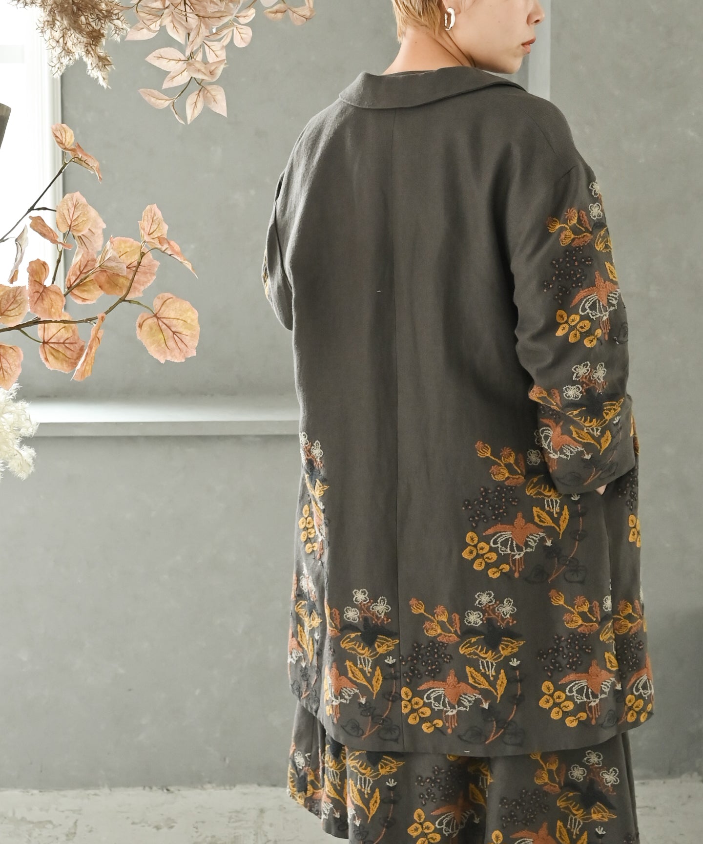 遠州織物 リネンウール〉フクシアの花刺繍 テーラードカラー比翼仕立て