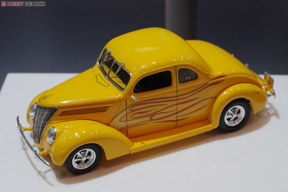 1/18 1956 フォード ストリートロッド パンプキン 色オレンジ 1/18