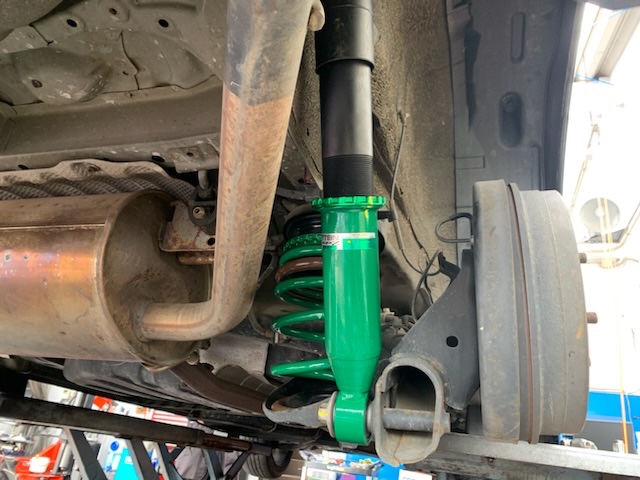 ◇TOYOTA VOXY [ZRR70] 用品取付 TEIN FLEX Zサスペンションキット取付