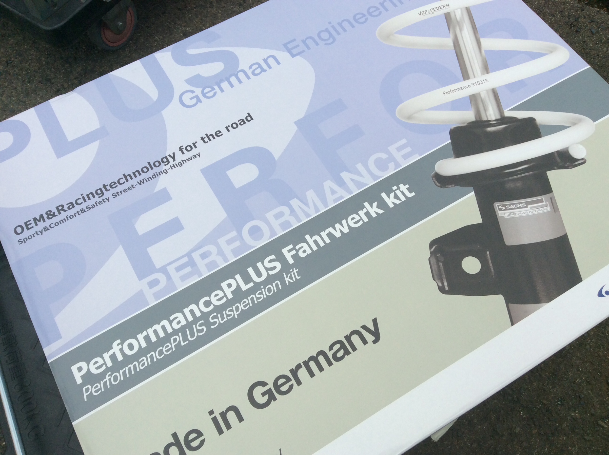 SACHS Performance PLUS 」純正形状のサスペンションキットです