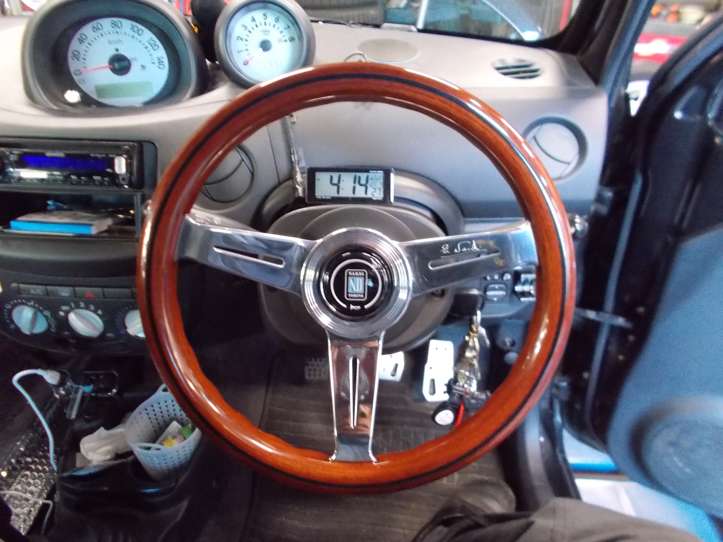 エッセ ナルディ製のステアリング「クラッシック：ウッド＆ポリッシュ