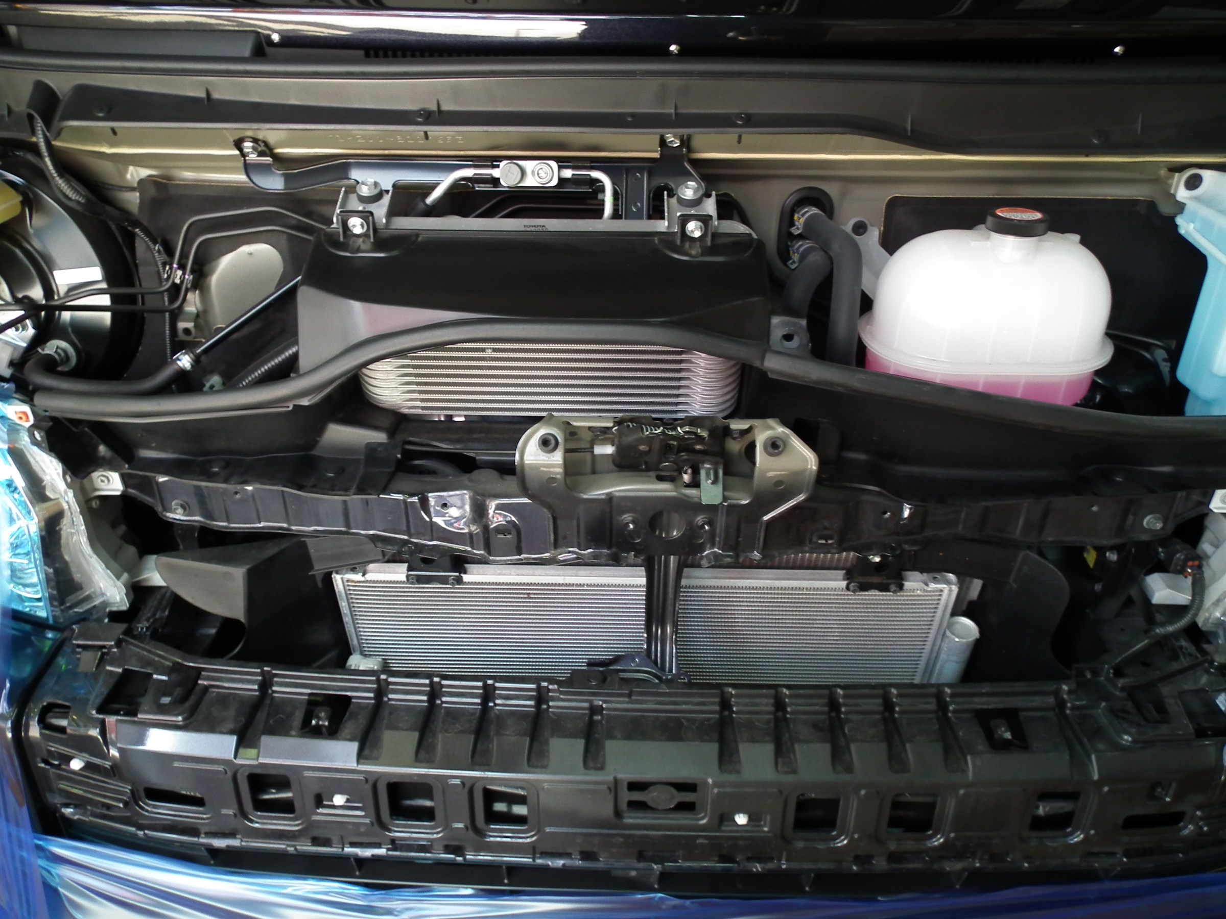 本日は・・・・・200系ハイエース4型に・・・・!!』 | トヨタ