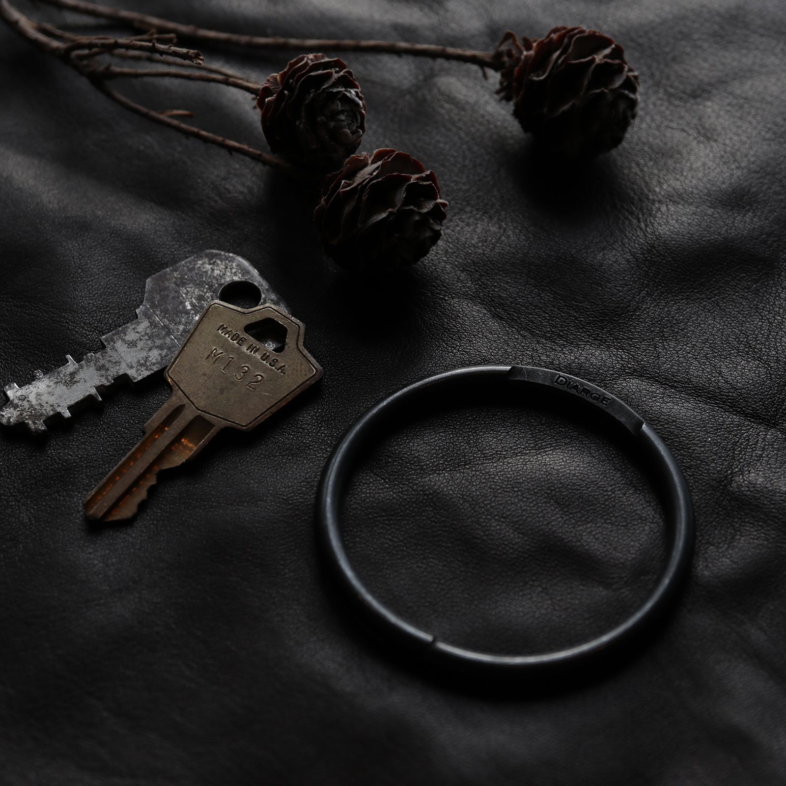 DIARGE - 「ROUND KEYRING」キーリング ブラック | corne/コルネ