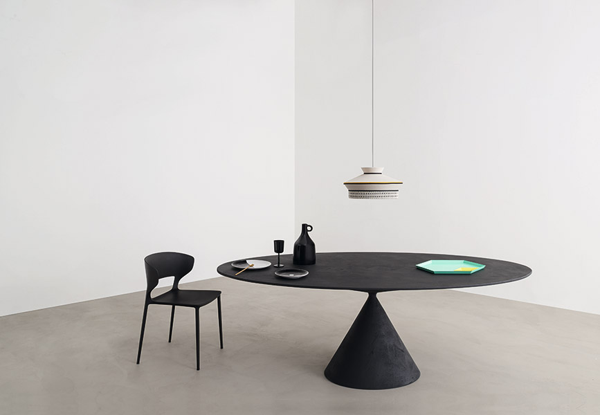 KOKI（コキ スタッキングアームチェア） DESALTO | カッシーナ・イクスシー