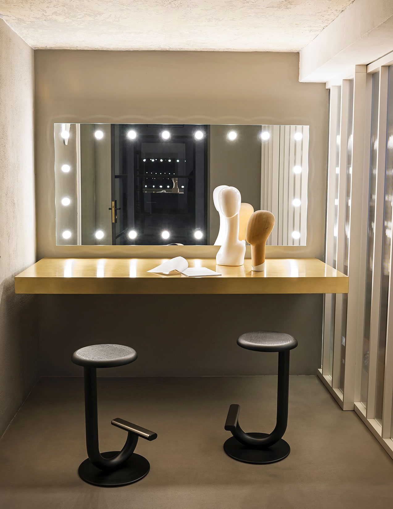 STRONG（ストロング スツール）DESALTO | カッシーナ・イクスシー