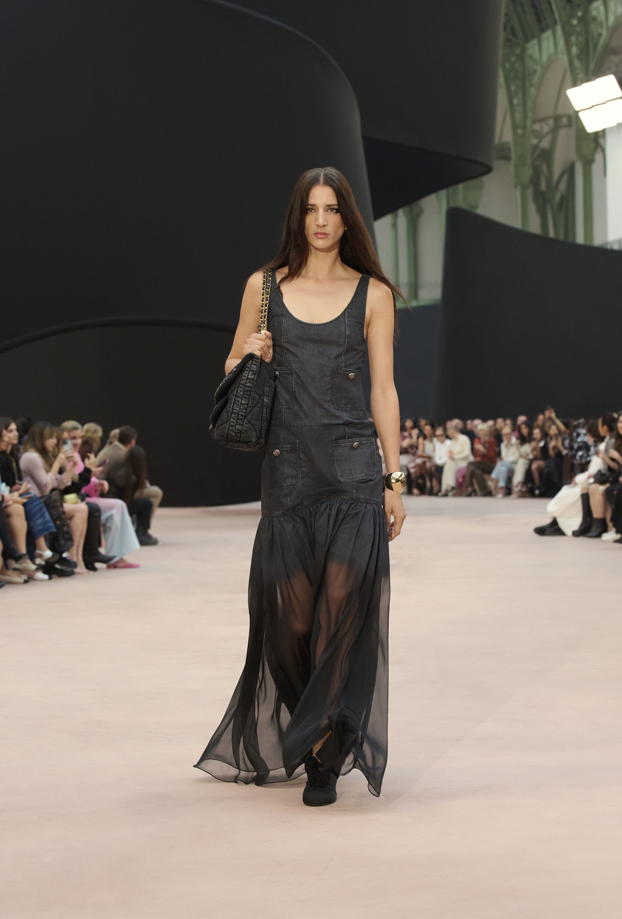 Maxi flapbag , Washed denim & gold-tone metal, black — Fashion