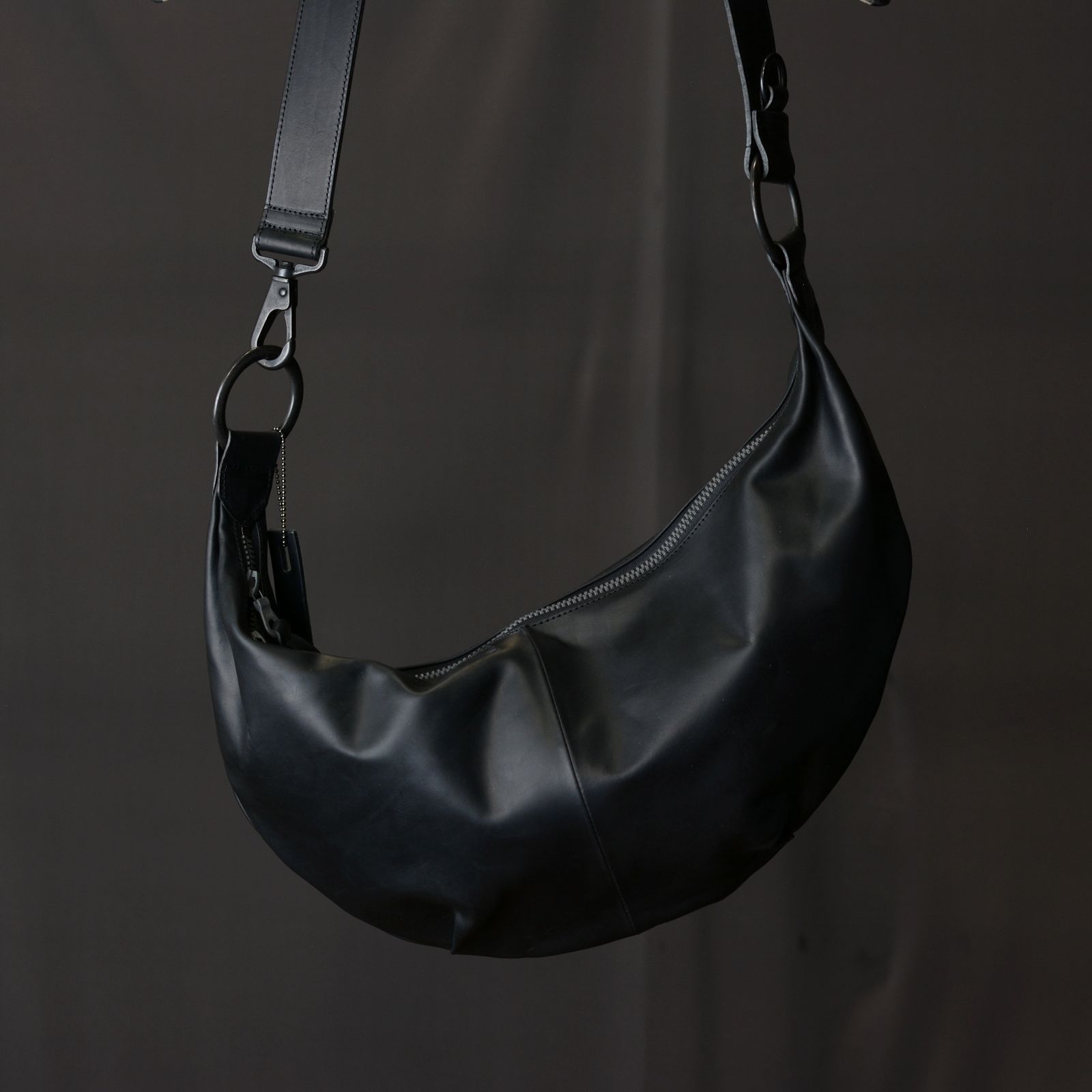 極美品☆イサムカタヤマ バックラッシュ ショルダーバッグ バナナ 毛皮