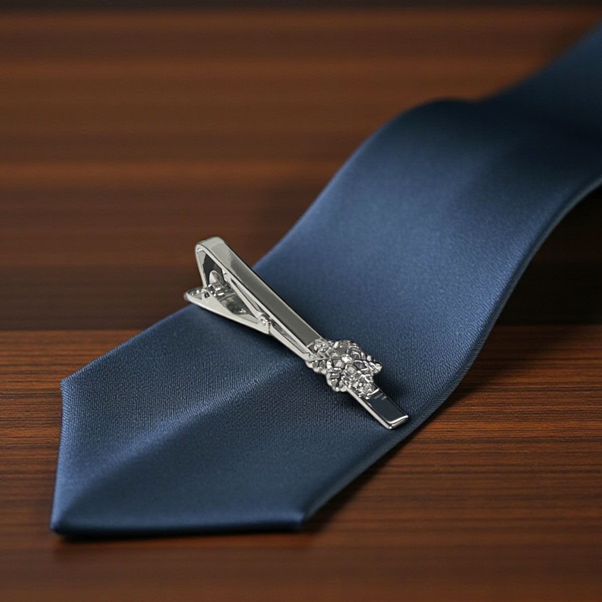 スノーフレークネクタイピン（タイバー）