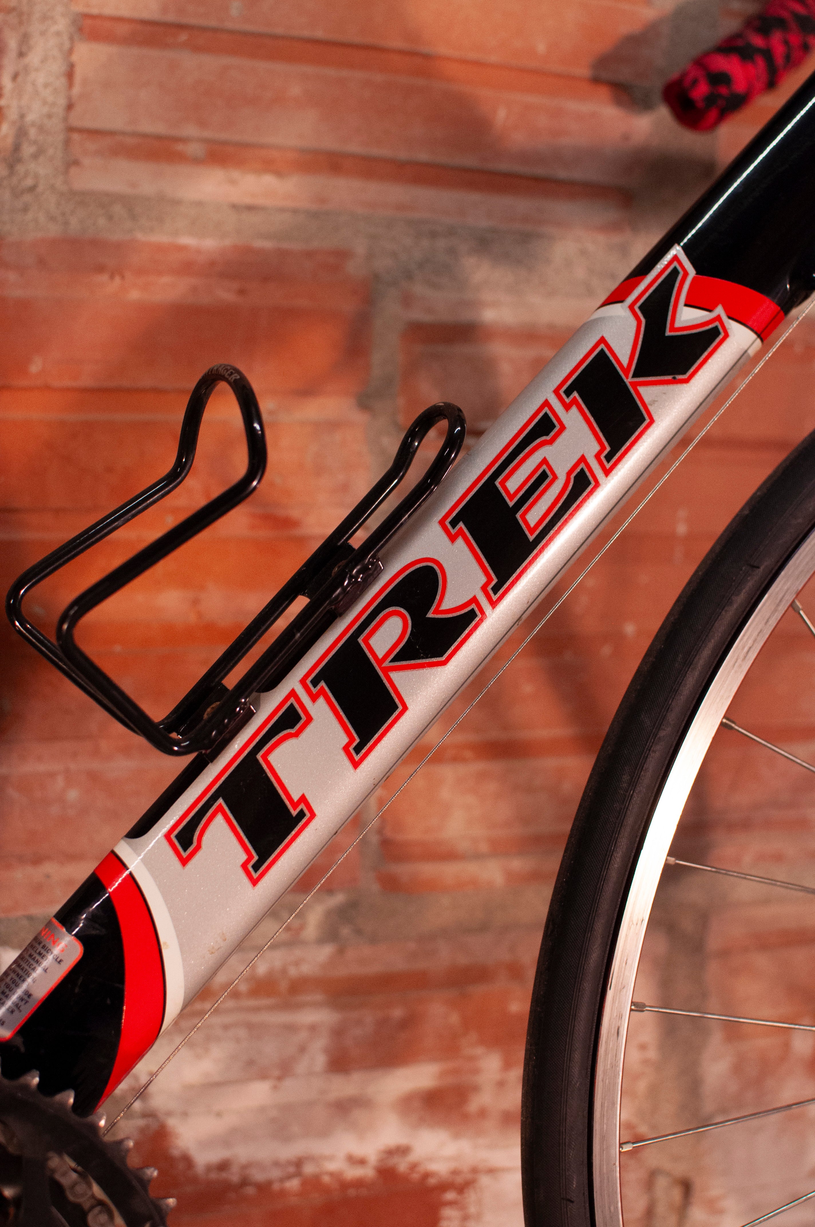 Trek Alpha Series 2000 Aluminum Road bike, black, silver & red