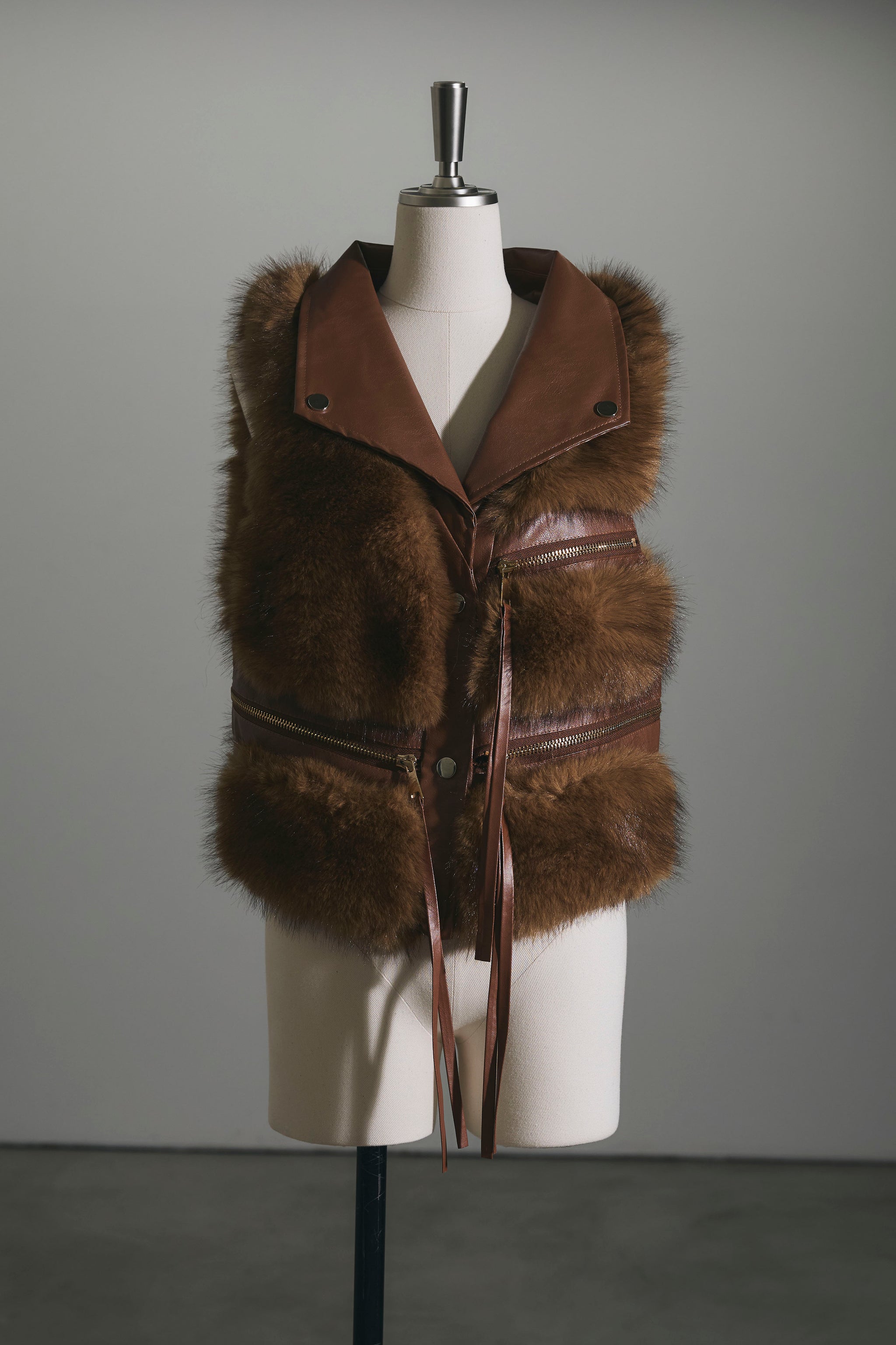 フェイクファーライダースベスト – ANDREA&Co.