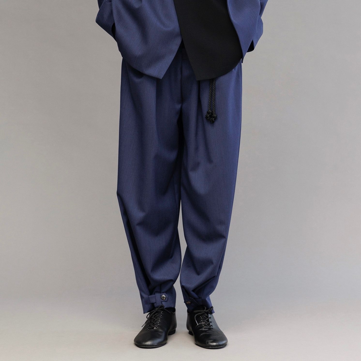 ETHOSENS - 【残り一点】Bicolor Squeeze Slacks | ACRMTSM ONLINE STORE