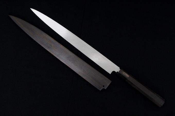 玄海正國 柳刃包丁 尺 本焼 平鏡面 水牛黒檀八角柄 梅彫刻入黒檀鞘 切