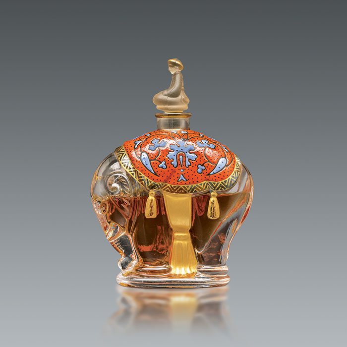 ヴィンテージ香水瓶と現代のタピスリー さまざまなデザイン | 資生堂