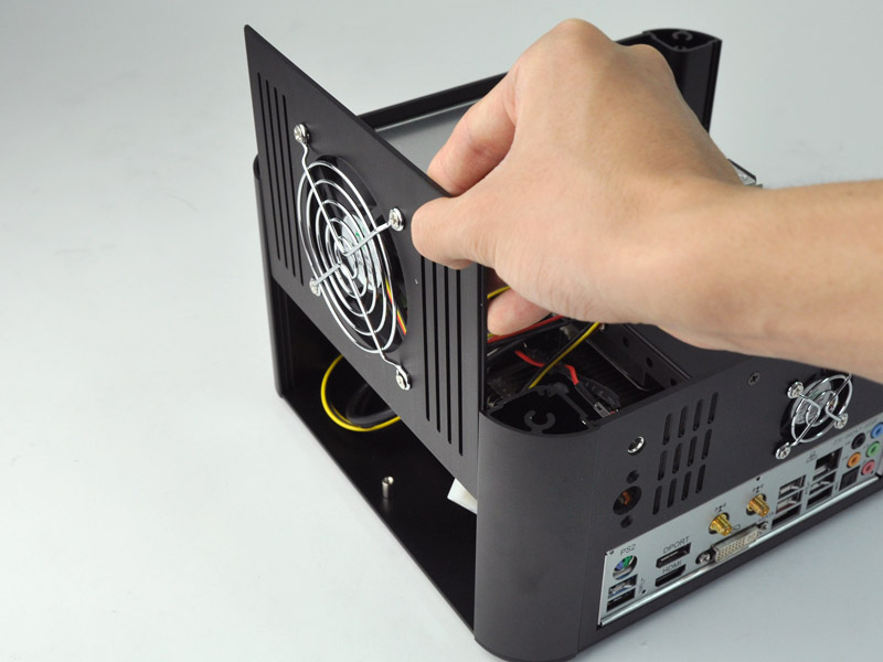 DIY感覚で一から組み立てる、ASKTech製Mini-ITXアルミケース「ENTINY