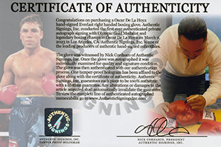 Oscar De La Hoya Autographed Everlast Boxing Glove – Authentic