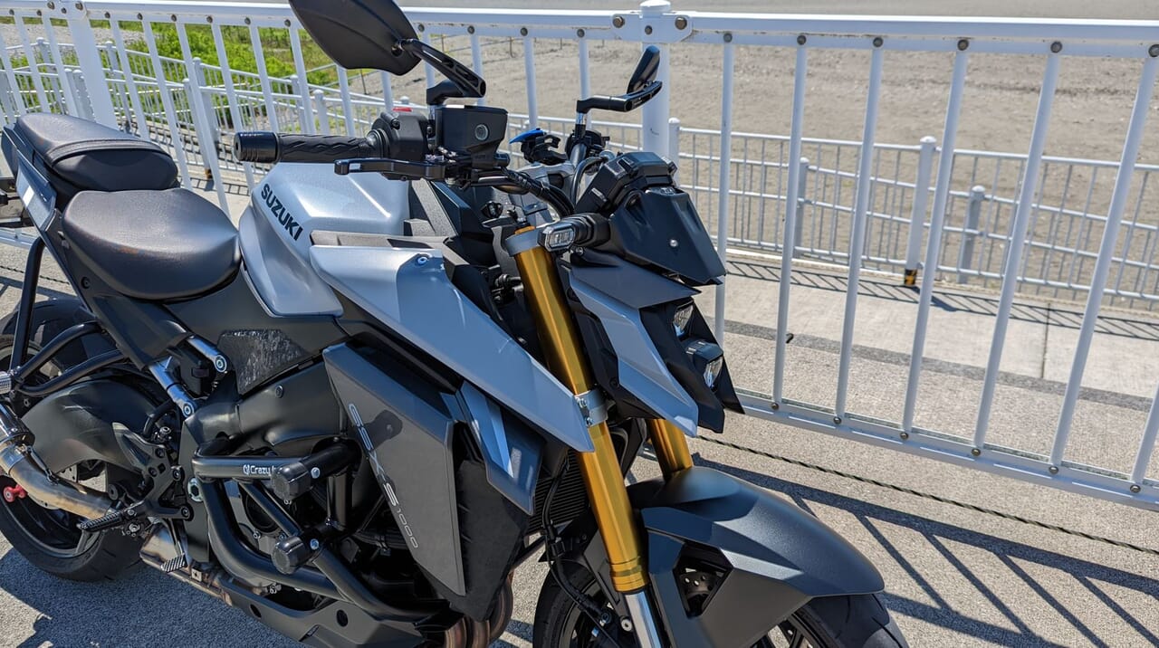 フランス スズキ純正オプション GSXS1000 メーターバイザー｜AxxL