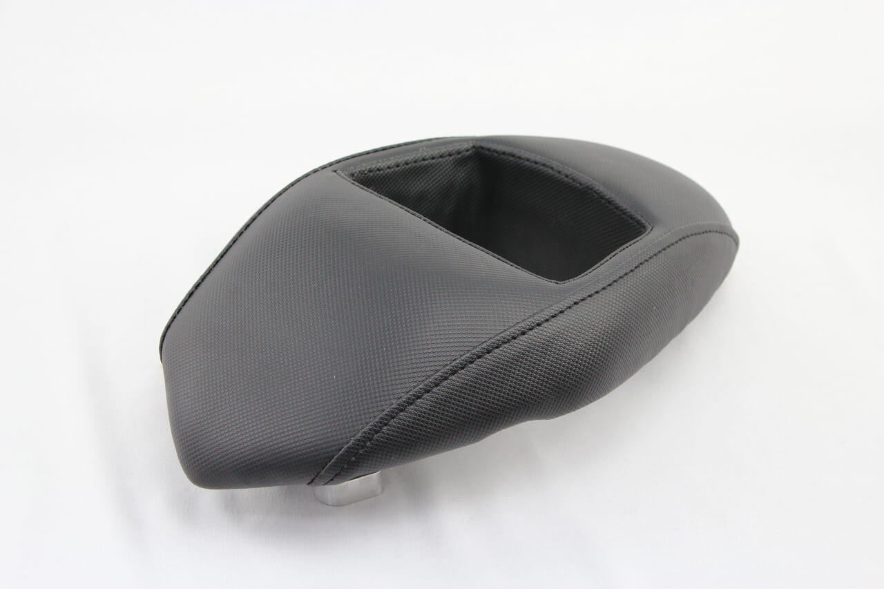 DKS ZX6R (19-23) 穴あき スタント用 リアシート｜AxxL