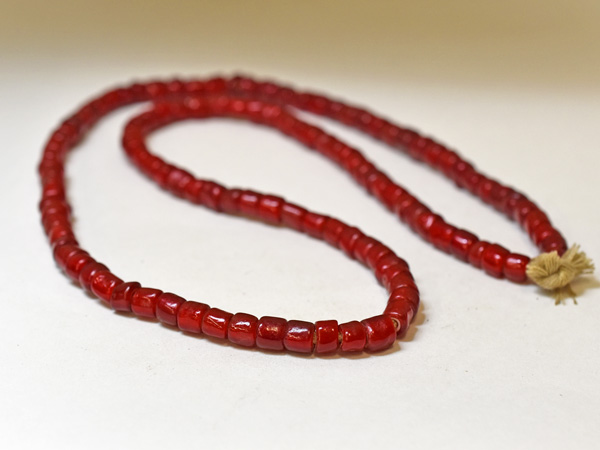 2507】ANTIQUEホワイトハーツ濃赤筒型大粒ビーズ一連(Φ7.0mm)【とんぼ