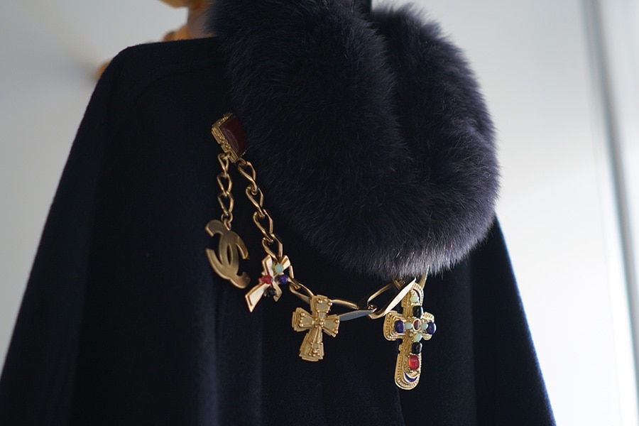 希少なグリポア社製！シャネルのチェーンブローチを着用レビュー