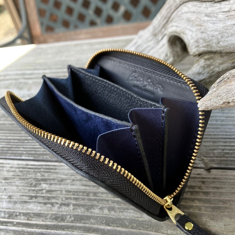 BELL'S SQUARE（ベルズスクエア） …【ツキノワグマ革】ポケットに