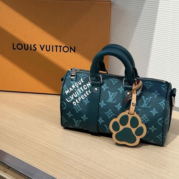 上品さ際立つ】【肉球チャーム♪】ルイヴィトン キーポル・バンド