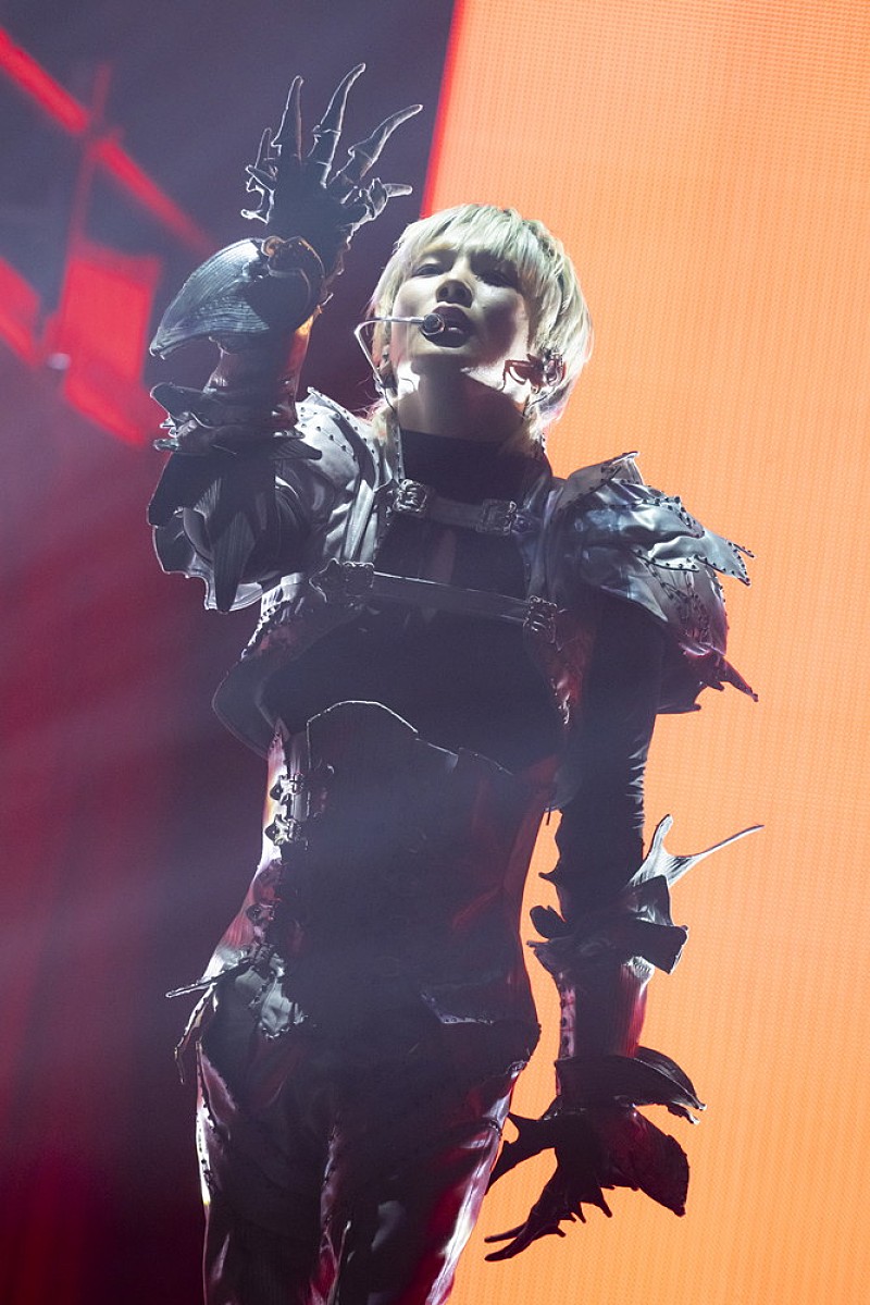 ライブレポート＞キー（SHINee）、不気味さも取り込んだ様々な表現で