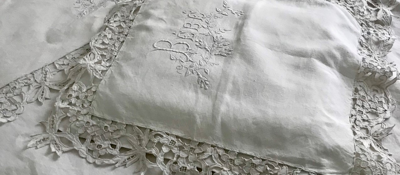 パリ発送】E1180 フランスアンティークレース＆手刺繍ボネ ホワイト