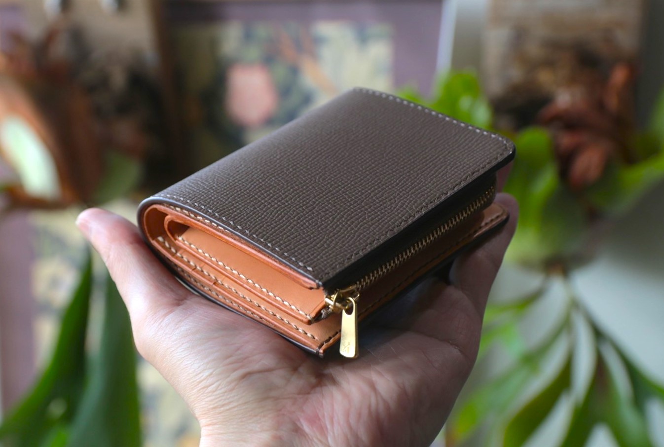 好みの革・色でオーダーできるコンパクトウォレット