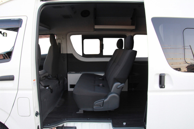200系ハイエースDX車セカンドシートをS-GLシートに変更！｜トランポ