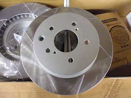 スカイライン GT-R BNR32にBCNR33純正ブレンボキャリパーを取り付け