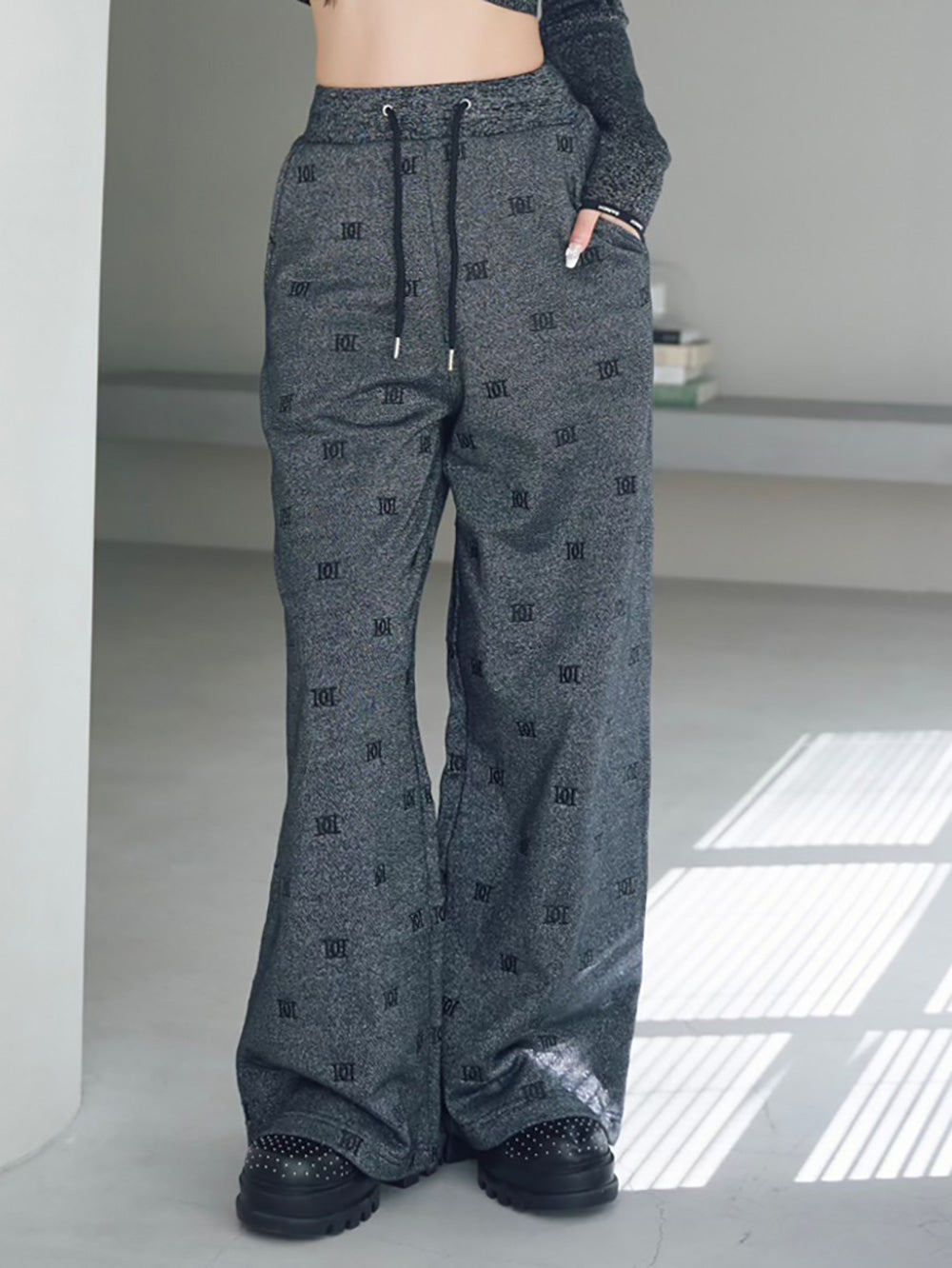 ロゴパターンラメスウェットパンツ – Darich (ダーリッチ)